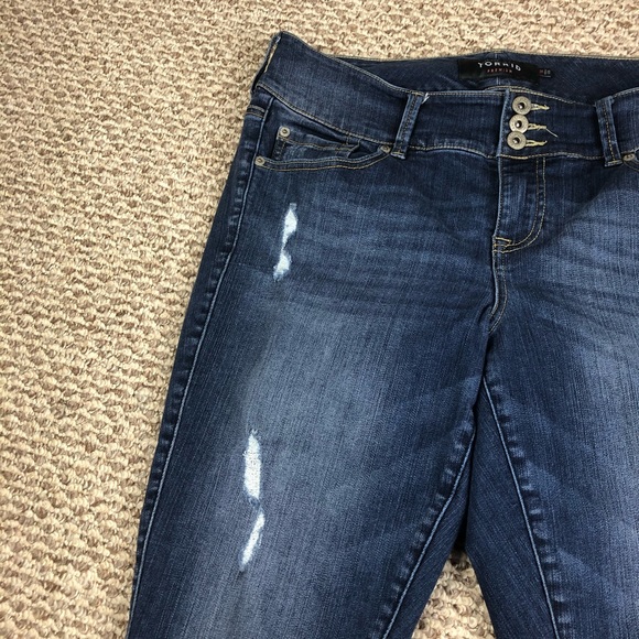 SOLD ❗️Torrid Distressed Jegging Capris Size 14 - Picture 3 of 8